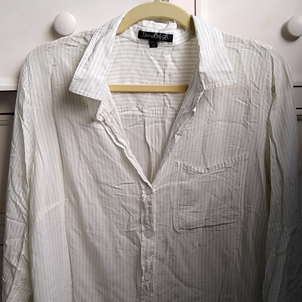 NWOT// NEW LEAF BUTTON DOWN BLOUSE